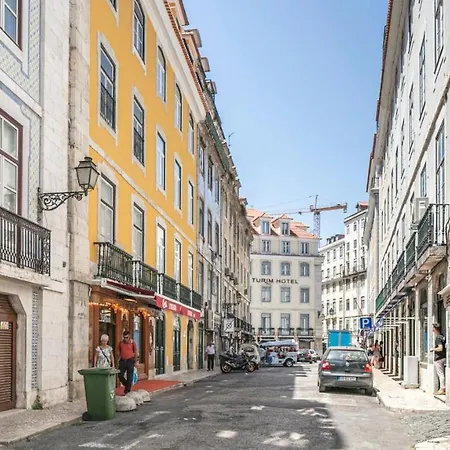 Plum Guide - The Swoop Lisboa